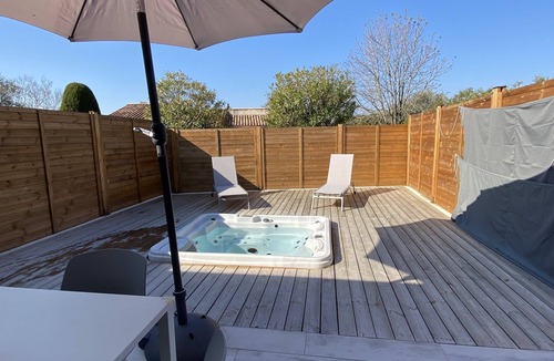 Les Maillans Apartment | Cosy Studio with Private Jacuzzi - Côte d'Azur