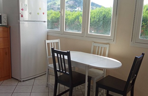 Royat Apartment | Cosy studio overlooking the Auvergne volcanoes