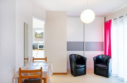 Barbotan-les-Thermes Apartment | Cosy Studio with Balcony, Air Conditioning & Pool Table – Cazaubon