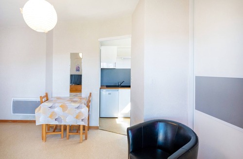 Barbotan-les-Thermes Apartment | Cosy Studio with Balcony, Air Conditioning & Pool Table – Cazaubon