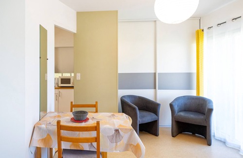 Barbotan-les-Thermes Apartment | Cosy Studio with Balcony, Air Conditioning & Pool Table – Cazaubon