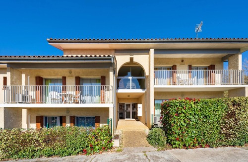 Barbotan-les-Thermes Apartment | Cosy Studio with Balcony, Air Conditioning & Pool Table – Cazaubon