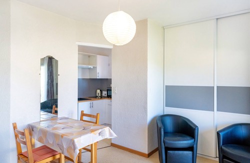 Barbotan-les-Thermes Apartment | Cosy Studio with Balcony, Air Conditioning & Pool Table – Cazaubon
