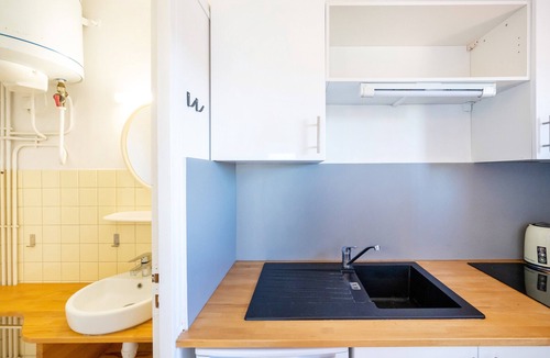 Barbotan-les-Thermes Apartment | Cosy Studio with Balcony, Air Conditioning & Pool Table – Cazaubon