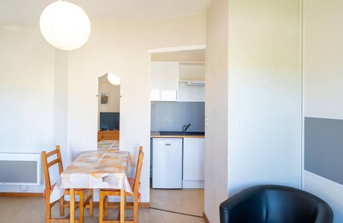 Barbotan-les-Thermes Apartment | Cosy Studio with Balcony, Air Conditioning & Pool Table – Cazaubon