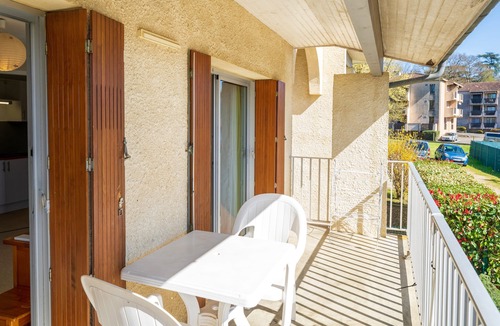 Barbotan-les-Thermes Apartment | Cosy Studio with Balcony, Air Conditioning & Pool Table – Cazaubon
