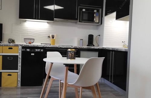 Dax Apartment | Cosy studio with balcony - Unobstructed view over the roofs of Dax