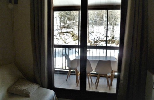 Montferrier Apartment | Cosy studio with private terrace, quiet location 100 meters from Mont d'Olmes ski resort