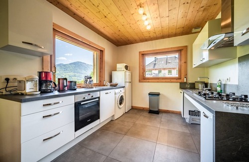 Chatillon-sur-Cluses Cottage | Cottage 'Côté Source' with Lake View, Private Terrace and Wi-Fi