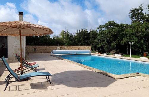 Fontcouverte Cottage | Cottage 'Fontcouverte - Gîte' with Shared Pool, Shared Terrace and Wi-Fi