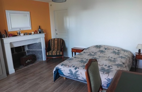 Saint-Martin-Valmeroux Cottage | Cottage 2 pers nature and calm in Cantal, animals accepted!