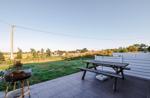 Cast House | Cottage "Gite Triskel" with Private Terrace, Shared Garden & Wi-Fi