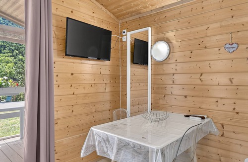 Les Sagnieres House | Cottage “Morgon” with Mountain View, Wi-Fi, and Air Conditioning