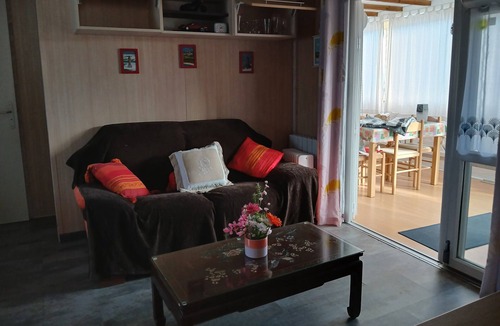 Erdeven Ski Chalet | Cottage on a small 2* campsite