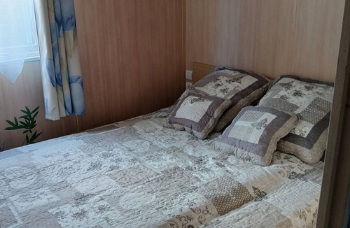 Erdeven Ski Chalet | Cottage on a small 2* campsite