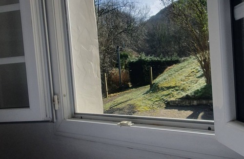 Uhart-Cize Cottage | Cottage with a stream