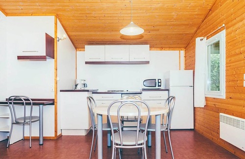 Monclar-de-Quercy Cottage | Cottage With Heated Pool in Monclar