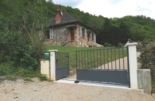 Saint-Hippolyte Villa | Country house by the river