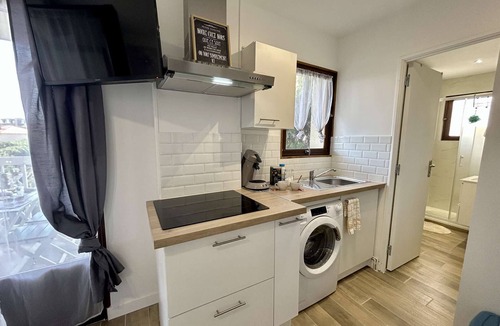 Frejus Plage Apartment | Cozy 1-Bed Apt with Terrace, Parking, Close to Beach & Port - Fréjus