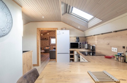 Marignier Apartment | Cozy Air-Conditioned T2 – Terrace & Mountain View