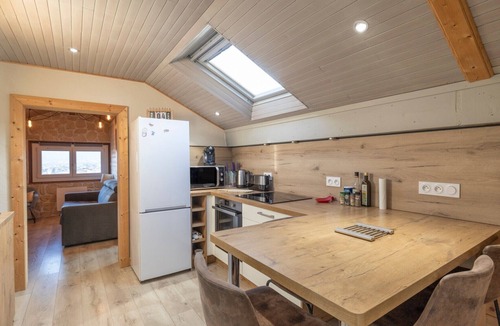 Marignier Apartment | Cozy Air-Conditioned T2 – Terrace & Mountain View