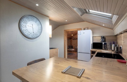 Marignier Apartment | Cozy Air-Conditioned T2 – Terrace & Mountain View