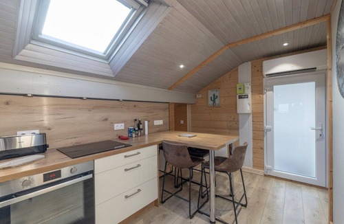 Marignier Apartment | Cozy Air-Conditioned T2 – Terrace & Mountain View