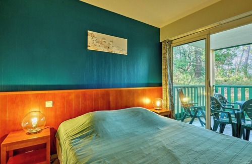 Maubuisson Apartment | Cozy apartment between lake and ocean – Terrace & shared pool in Carcans-Maubuisson