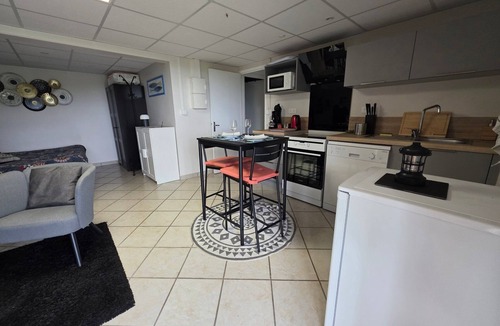 Chatel-Guyon Apartment | Cozy apartment, parking, swimming pool near