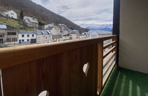 Sers Apartment | Cozy apartment with 5 beds located near Sers