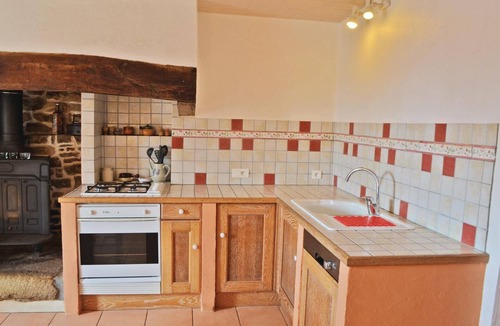 Plogastel-Saint-Germain House | Cozy home in Plogastel St Germain with WiFi