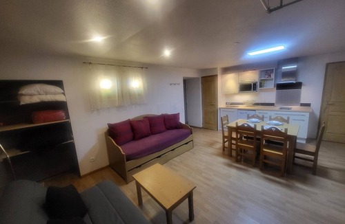 Montgenevre Apartment | Cozy studio for 4 on the slopes with WiFi in Montgenèvre