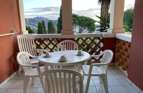 Cap Esterel Apartment | Cozy studio in Cap Esterel with balcony and pool access