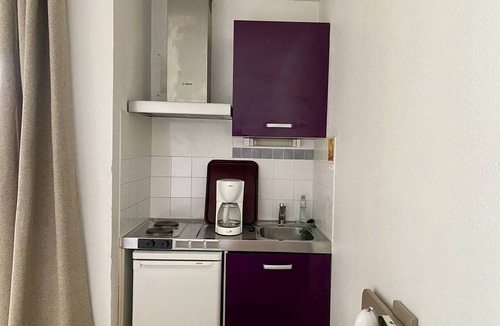 Cambo-les-Bains Apartment | Cozy studio in Cambo, pets welcome, Wi-Fi, parking
