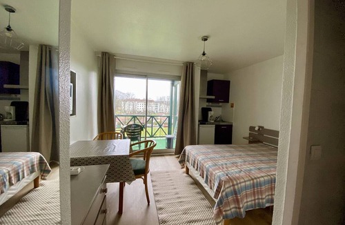Cambo-les-Bains Apartment | Cozy studio in Cambo, pets welcome, Wi-Fi, parking
