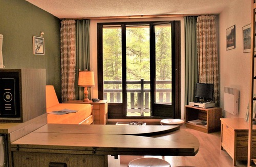 Risoul Apartment | Cozy Studio on the Slopes, South-Facing Balcony, Pet-Friendly - Risoul 1850