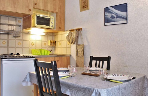 Risoul Apartment | Cozy Studio with Mountain Corner, South-Facing Balcony, Sleeps 4 – Close to Shops & Free Shuttle