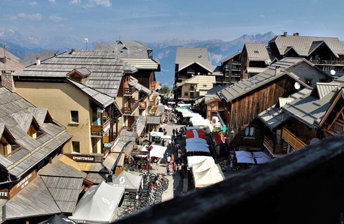 Risoul Apartment | Cozy Studio with Mountain Alcove, Balcony, Ski Storage, Central Location, Near Slopes