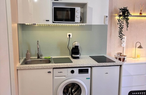 Belgentier Apartment | Cozy Studio with Movie Night, Wellness, and Air Conditioning - Solea