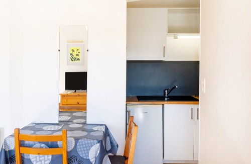 Barbotan-les-Thermes Apartment | Cozy Studio with Private Terrace, Air Conditioning & Pool Table – Cazaubon