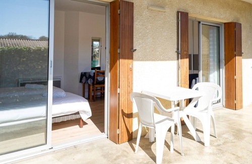 Barbotan-les-Thermes Apartment | Cozy Studio with Private Terrace, Air Conditioning & Pool Table – Cazaubon
