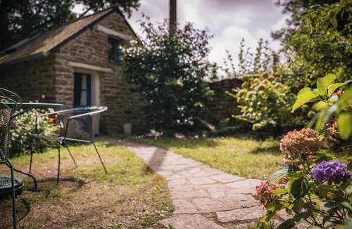 Moelan-sur-Mer House | Cozy typical Breton chaumiere with thatched roof