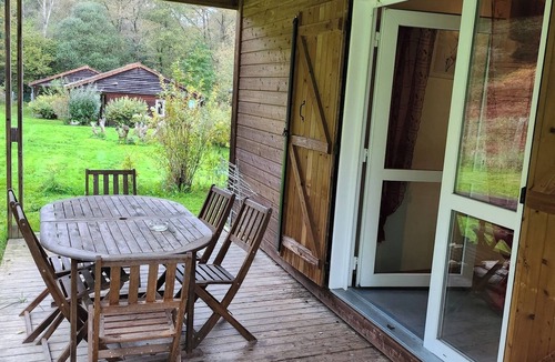 La Chapelle-Taillefert Ski Chalet | Cozy wooden chalet on a hilly forest, opposite a running stream