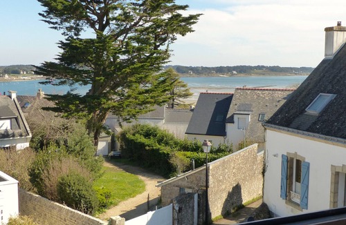 La Trinite-sur-Mer Ski Chalet | Croix du Sud - cosy town centre house