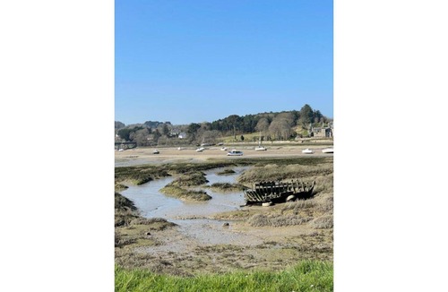 Guimaec House | Curlew