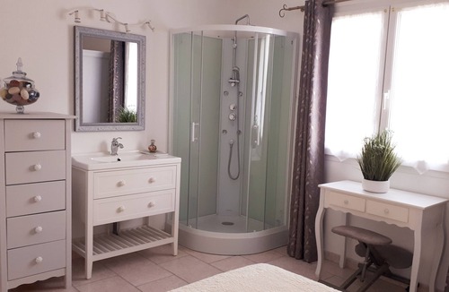 Velleron Apartment | Cute apartment with Jacuzzi and private garden