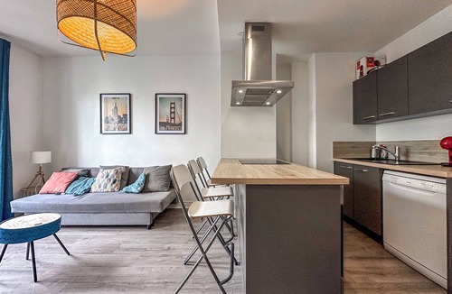 Quartier Hyper-Centre Apartment | #D5 | The Blue Marceau 🫐