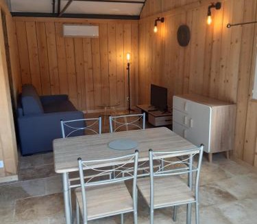 Oppede House | DANSAVAN Chambres d Hôtes Gite