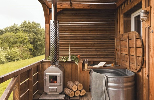 Castaignos-Souslens House | Designer cabins with panoramic views