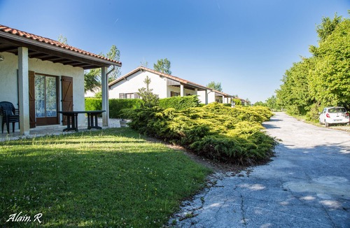 Sarrecave House | Detached chalet-style house with private garden and terrace near the lake